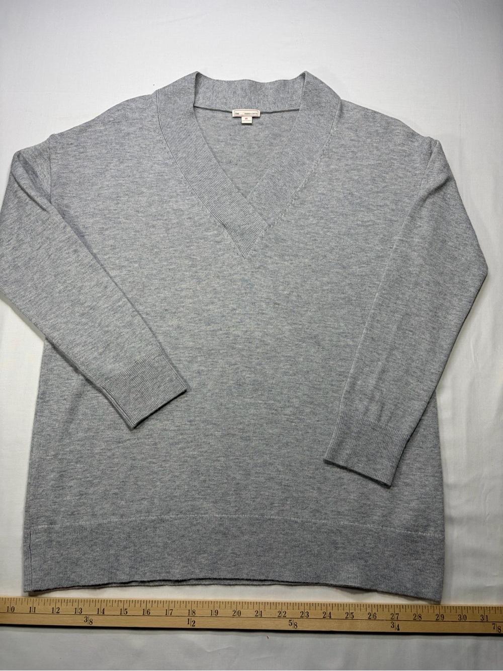 GAP Women's Light Heather Gray V-Neck Sweater
